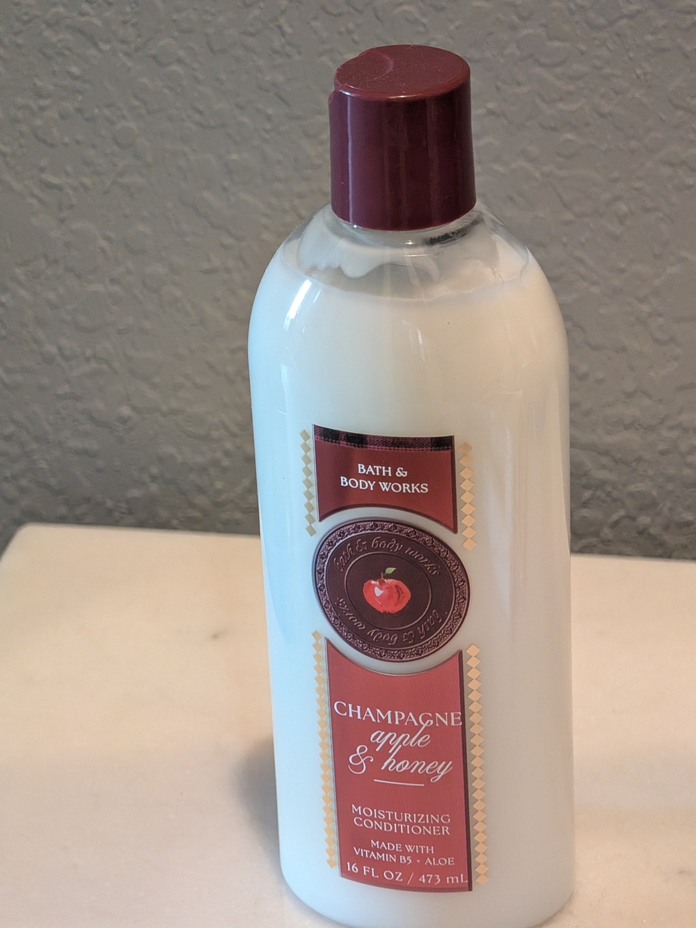 Bath & Body Works Champagne Apple & Honey Moisturizing 16 FL OZ Conditioner